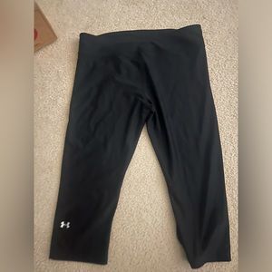 Under Armour Below the knee workout pants. Size XL